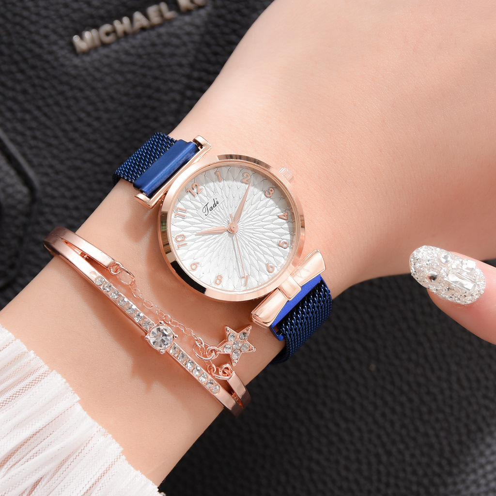 Fashion Ladies Quartz Watch + Star Bracelet Combination Package Arabic Numeral Scale Girls Jewelry Watch Girls Gift Quartz Watch