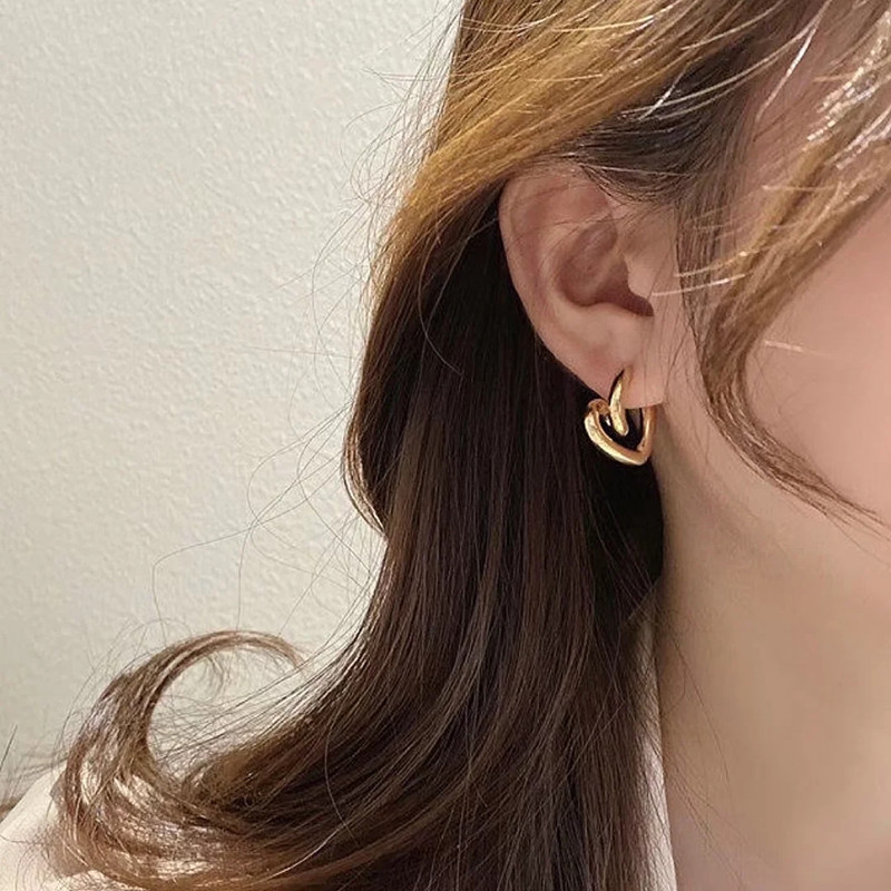 Y1746 simple love earrings for women, geometric twist girl stud earrings, niche design