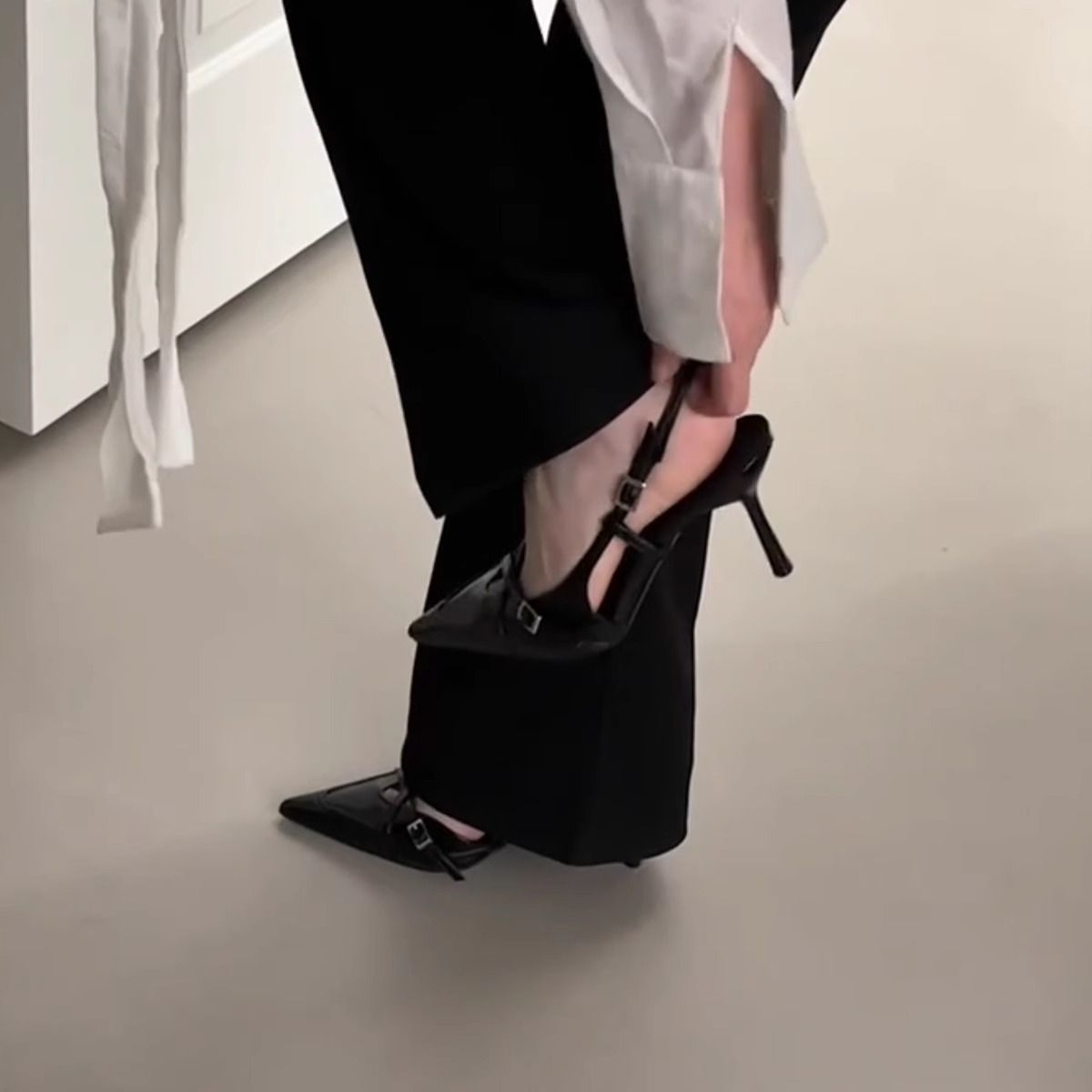 French Elegant Shallow Mouth Pointed Toe Sandals Women Back Strap Buckle Slip-on Versatile Lady Heels