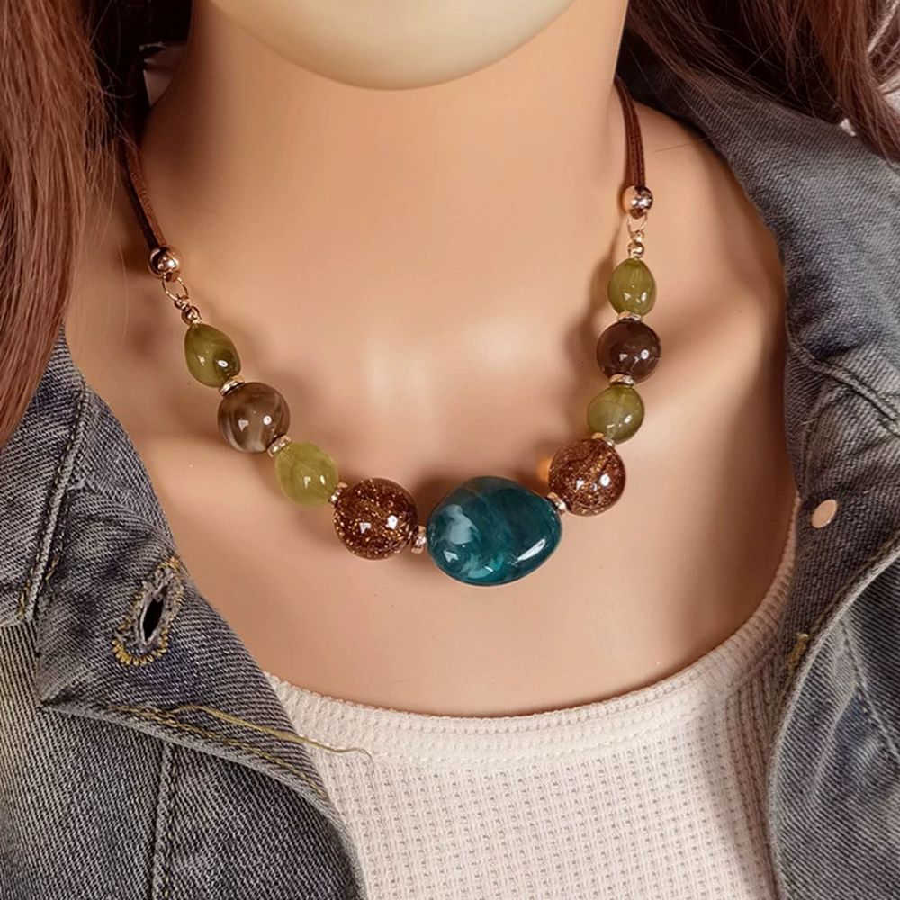 Classic retro colored acrylic hand-beaded choker chain for women, cross-border new necklace, popular jewelry
