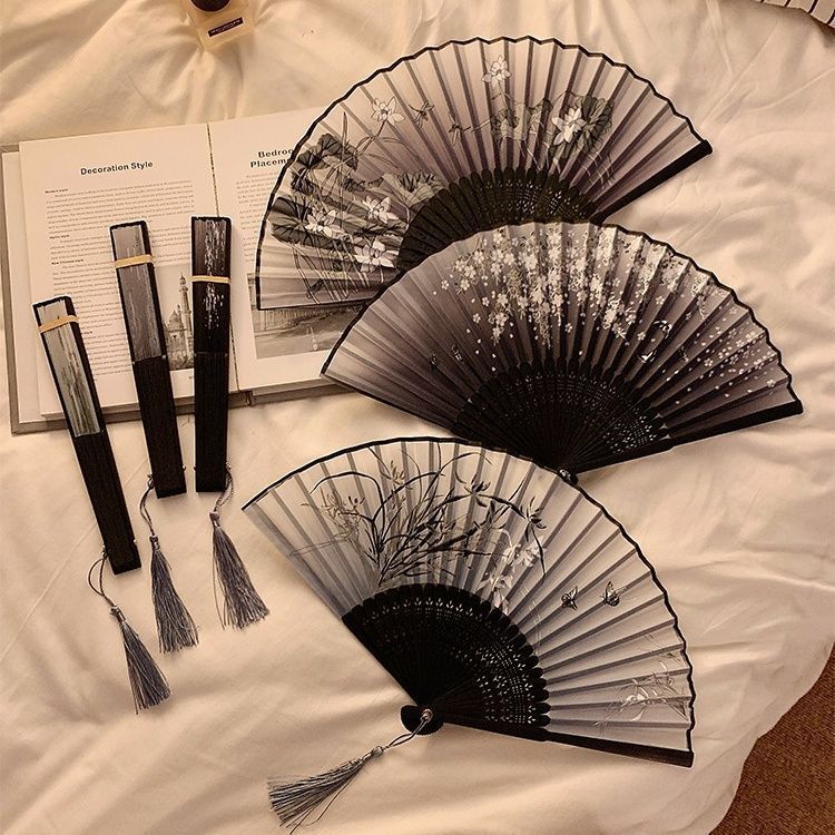 New Chinese-style folding fan, portable black folding fan for traditional Hanfu, horse-face skirt, and costume dance
