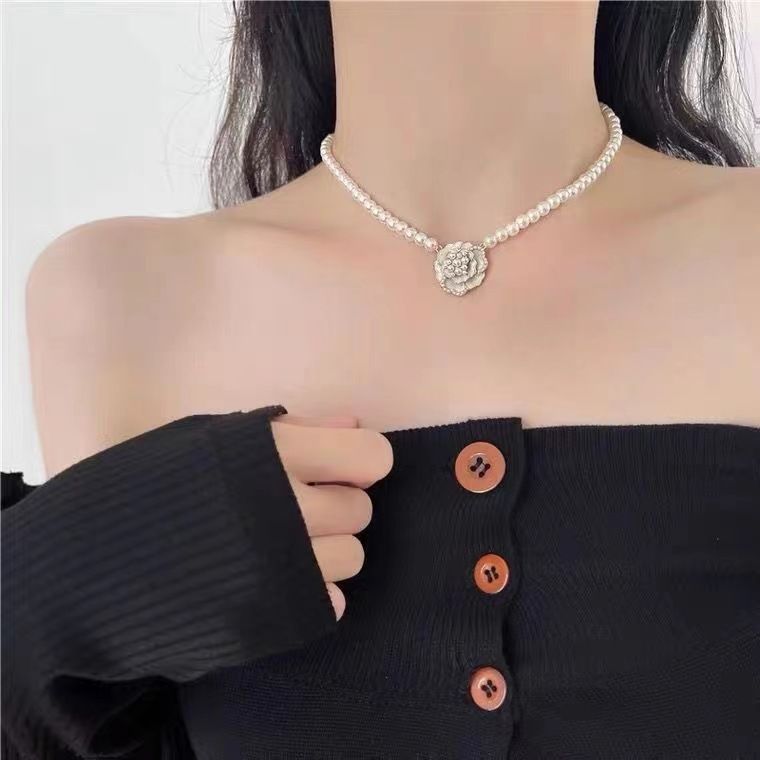 Various styles of fashion new pearl party necklace fashion high-end temperament clavicle chain net celebrity necklace clavicle chain niche dress accessoriesWhite Camellia Pearl Necklace