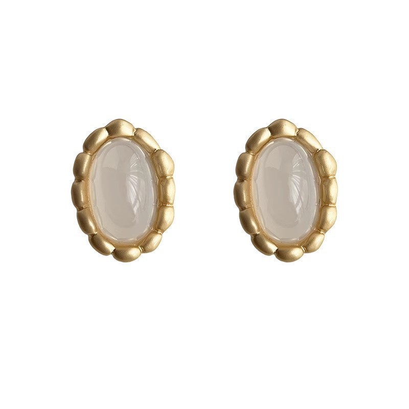 French retro elegant temperament cat's eye earrings for women light luxury niche design geometric lace
Ear studs and earrings