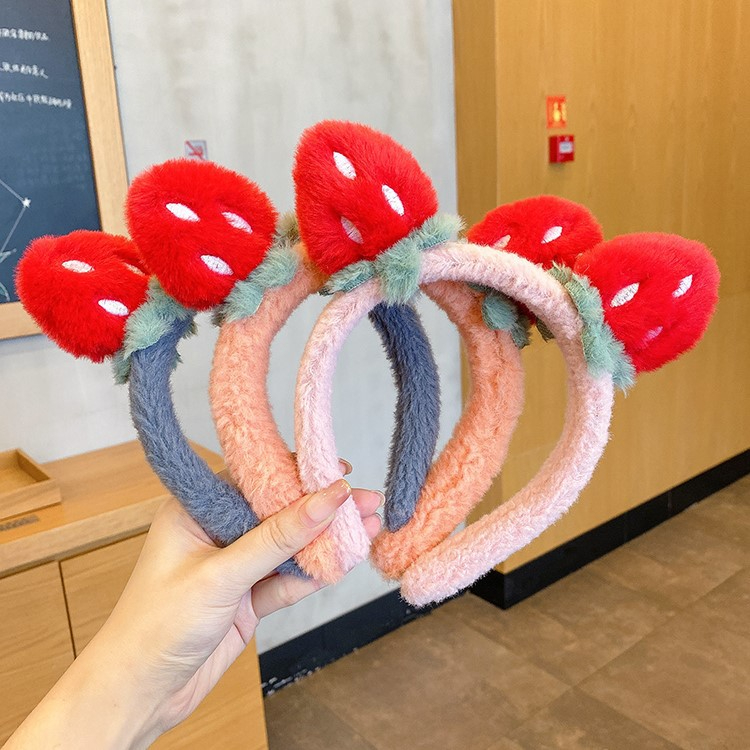 FG6 Autumn Winter Furry Hair Band Cute Strawberry Face Wash Makeup Spa Shower Hairband For Children Girls Headband Hair Accessories
