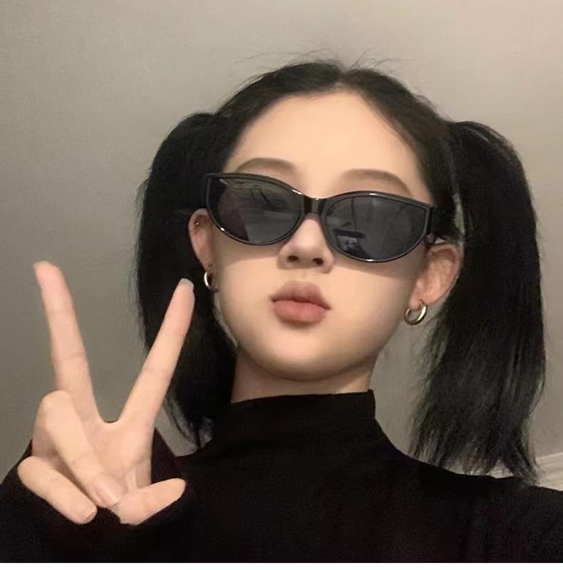 Jennie's same sunglasses for women, outdoor photography sunglasses, sun glasses, retro hot girl, cat eye glasses, small face glasses, European and American style
