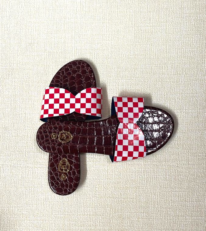 Ladies casual sandals fashion comfortable insole lightweight outdoor red and white and red checkers design flat slippers
