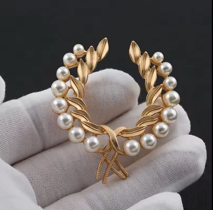 Hot Selling Brooch NEW Custom High-End Vintage Baroque Pearl and Wheat Suit Gold Brooch for Women
