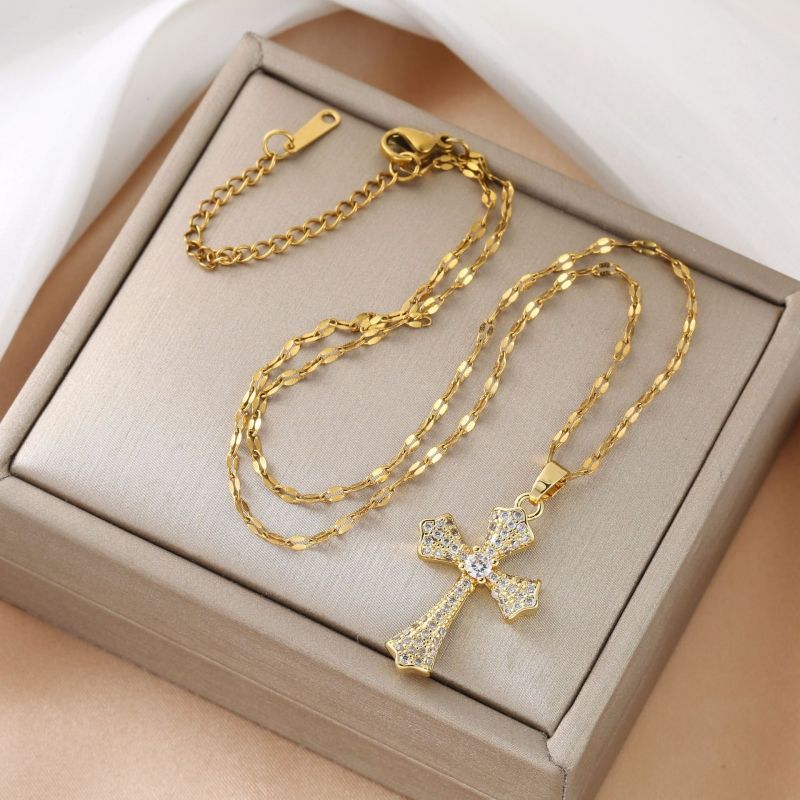 Luxurious temperament, cross pendant necklace, full diamond women's collarbone chain, titanium steel chain
