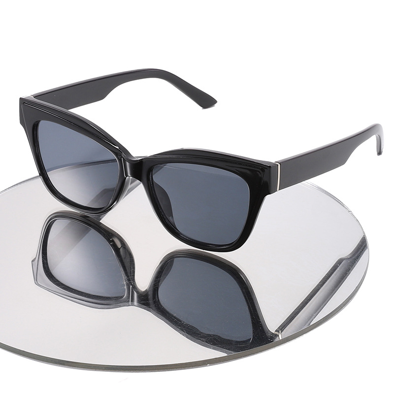 6779 New Steampunk Fashion Large Frame Cat's Eye Sunglasses Women's Net Red Street Photography Retro Sunglasses Rice Nail Sport Sunglasses