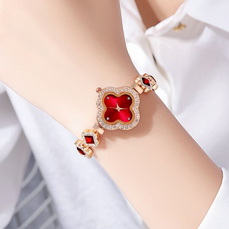 Women's watch with rose gold and diamond red dial four-leaf clover Bracelet watch; Fashion bracelet design
