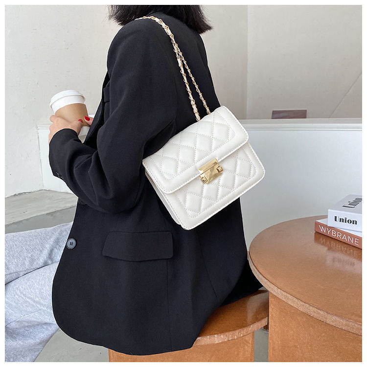 Autumn and winter advanced sense chain simple sense black niche design small CK bag female 2021 new tide diagonal slung all match