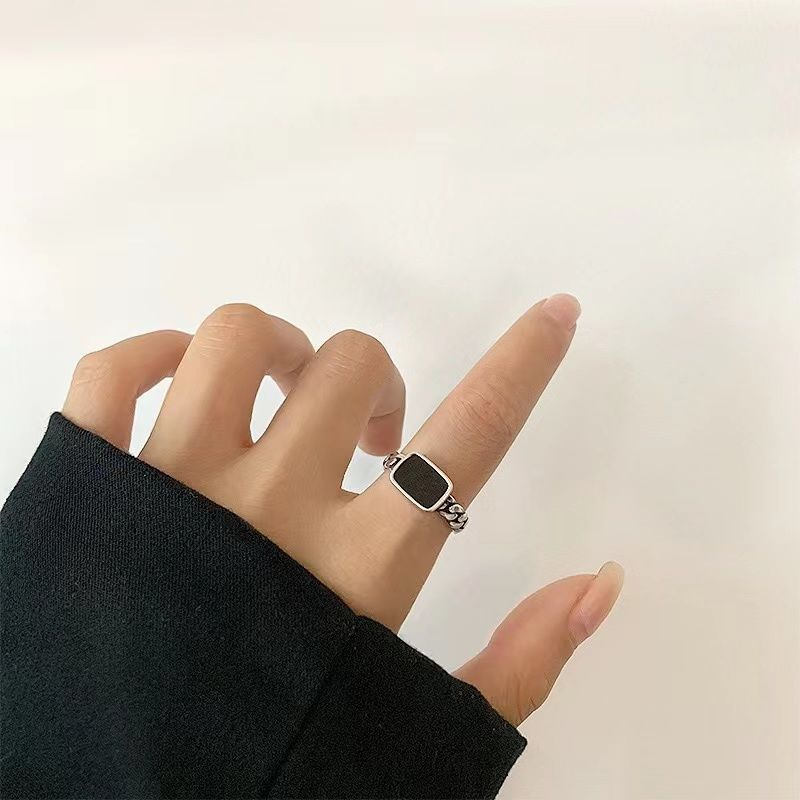 J Women's Woven Chain Irregular Antique Silver Ring Simple Black Gemstone Ring Jewelry