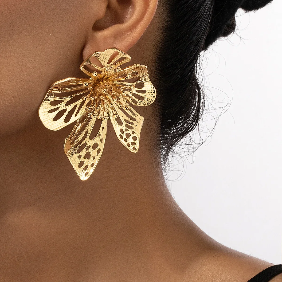 Exaggerated Geometric Flower Metal Stud Earrings For Women Party Gift Holiday Fashion Jewelry Ear Accessories AE126