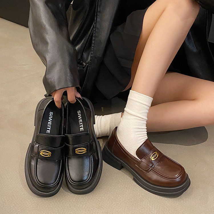 Muffin bottom large size small leather shoes 2025 spring new British style loafers a slip-on shallow mouth round head single shoe woman
