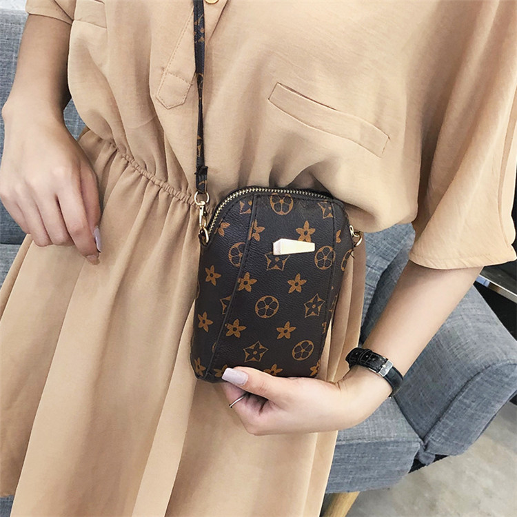 LV Classic fashion ladies small purse TospinoMall online shopping platform  in GhanaTospinoMall Ghana online shopping