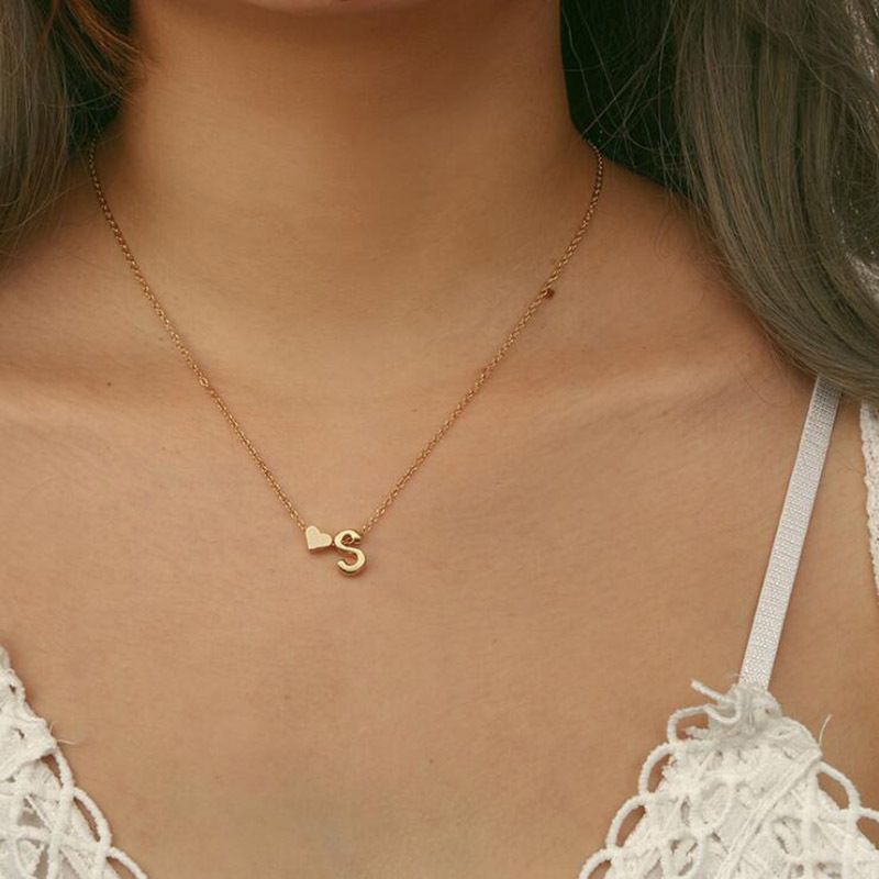 New simple peach heart-shaped letter necklace, elegant and versatile 26-letter original heart clavicle chain