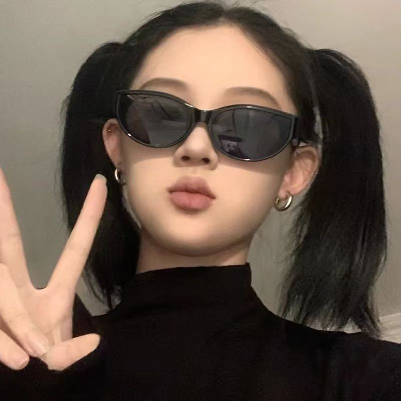 Jennie's same sunglasses for women, outdoor photography sunglasses, sun glasses, retro hot girl, cat eye glasses, small face glasses, European and American style