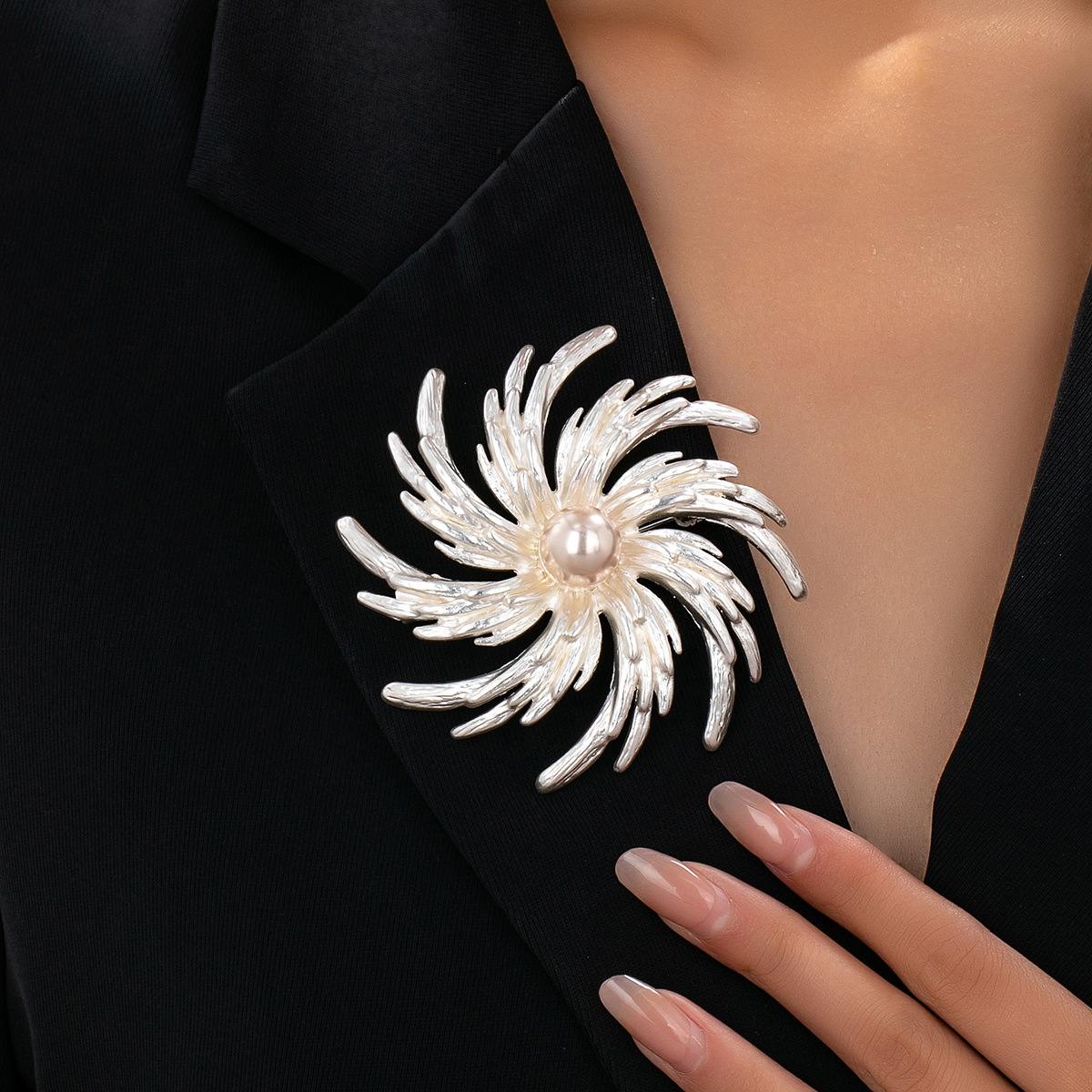 Elegant Silver Firework Brooch with Faux Pearl Center, Large 3D Floral Statement Pin, Versatile Fashion Accessory for Women, Ideal for Dresses, Scarves & Formal Occasions
