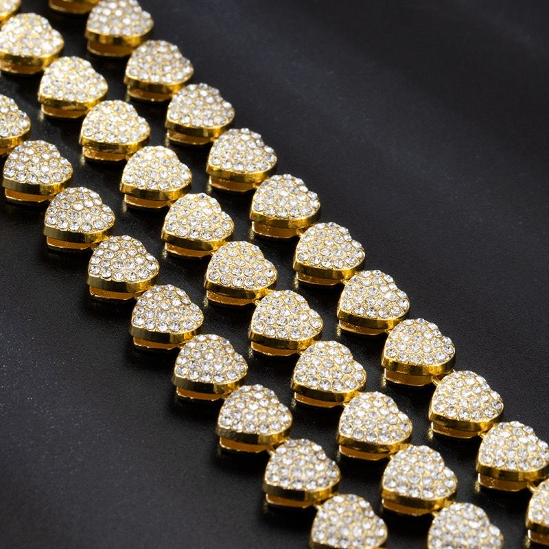 Gold heart-shaped diamond bracelet; Shine luxury style; Women's fashion accessories; Gift giving