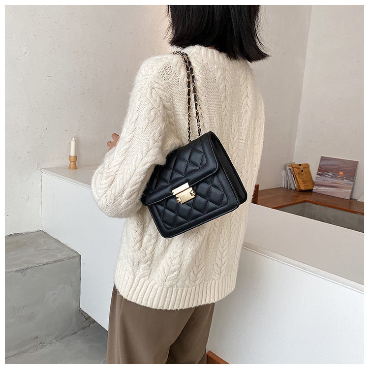 Autumn and winter advanced sense chain simple sense black niche design small CK bag female 2021 new tide diagonal slung all match