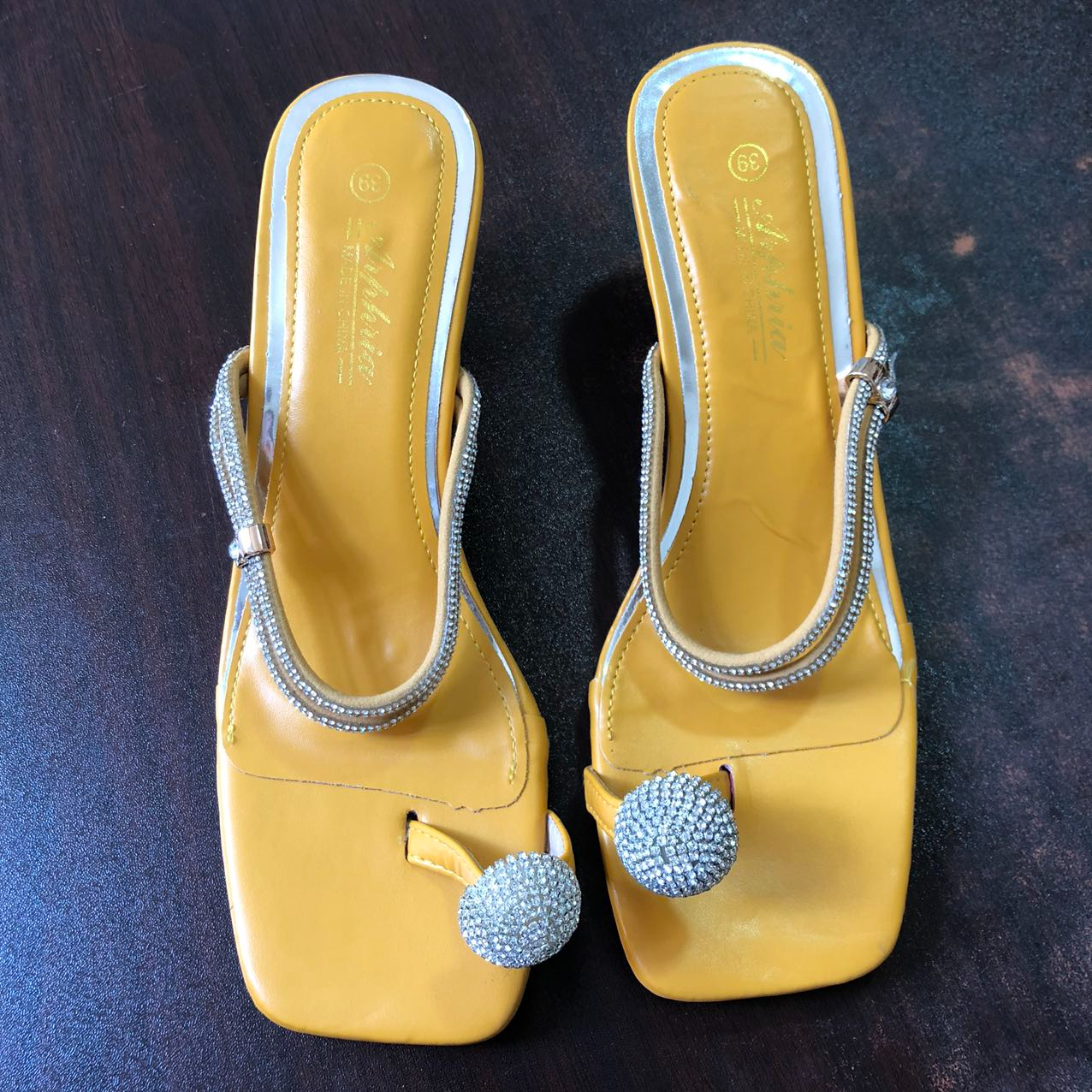 Fashion Ladies Shoes High Heels Pigeon Egg Crystal Strap Sandals