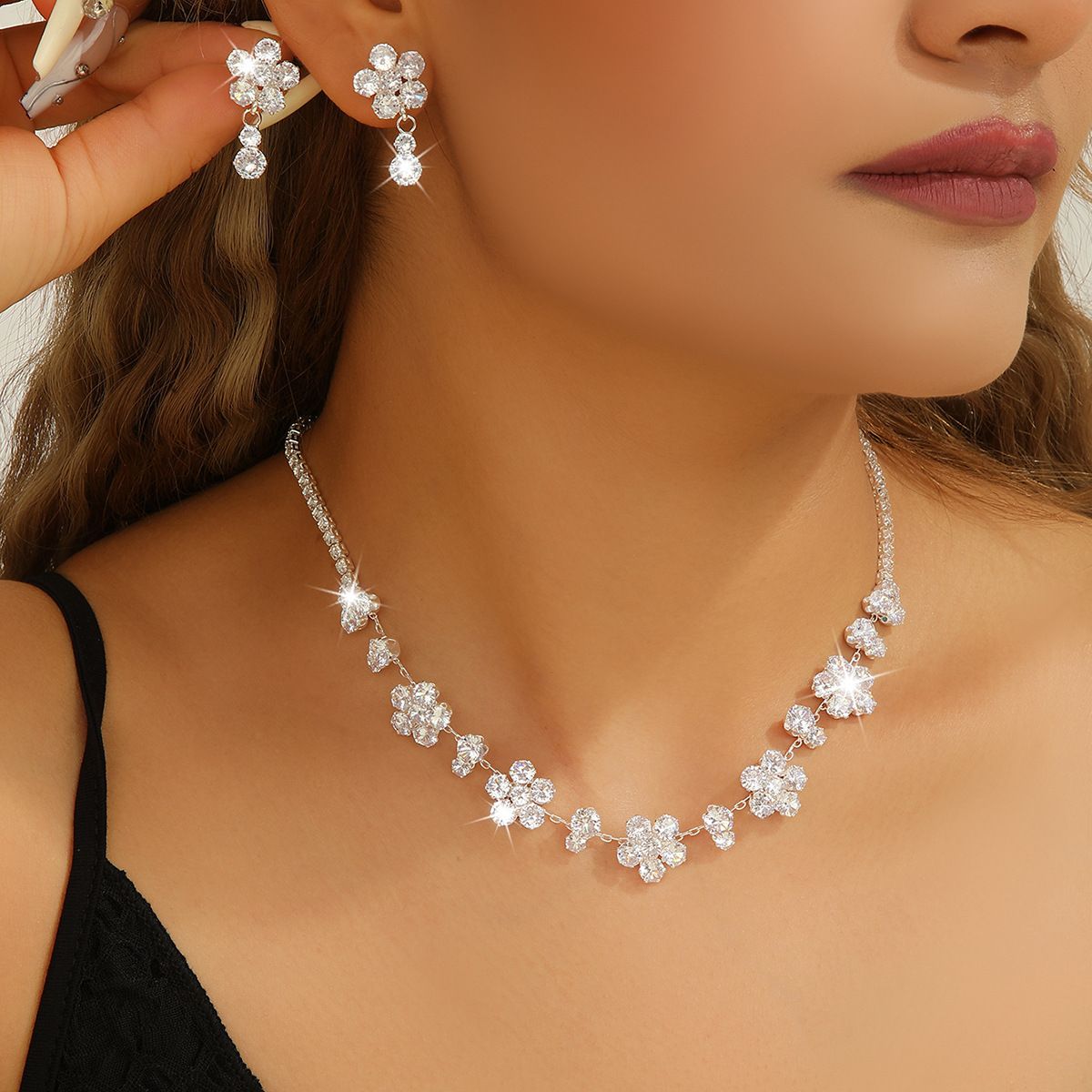 Luxury Silver Plated Full Paved Zircon Floral Jewelry Set Vintage Court Style Flower Cluster Choker Necklace Matching Teardrop Floral Drop Earrings Elegant Women Wedding Evening Banquet Formal Gown Shiny Statement Matching Ornament Gift
