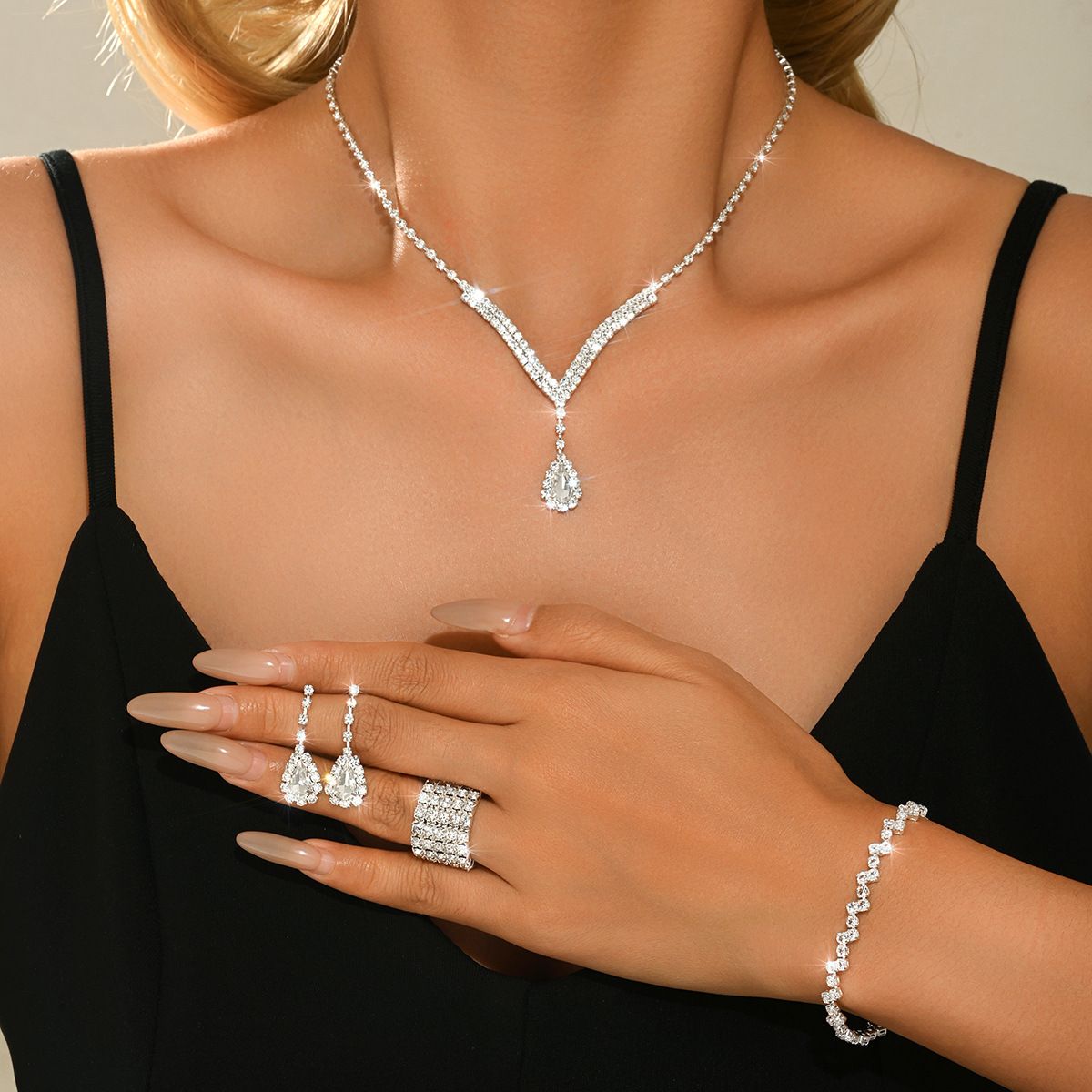 Exquisite 4-Piece Prong-Set Crystal Jewelry Set, V-Shaped Adjustable Collarbone Necklace, Teardrop Drop Earrings, Paved Bracelet & Wide Crystal Ring, Silver and Gold Plated Options, Chic Women Formal Ornaments, Elegant Accessories for Wedding Banquet Evening Gown Prom Special Occasion Lovely Female Gifts
