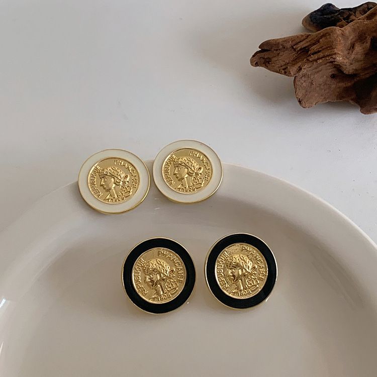 M1000 Retro Fashion Button Round Avatar Earrings For Women Trendy Palace Style Statement Stud Ear Jewelry