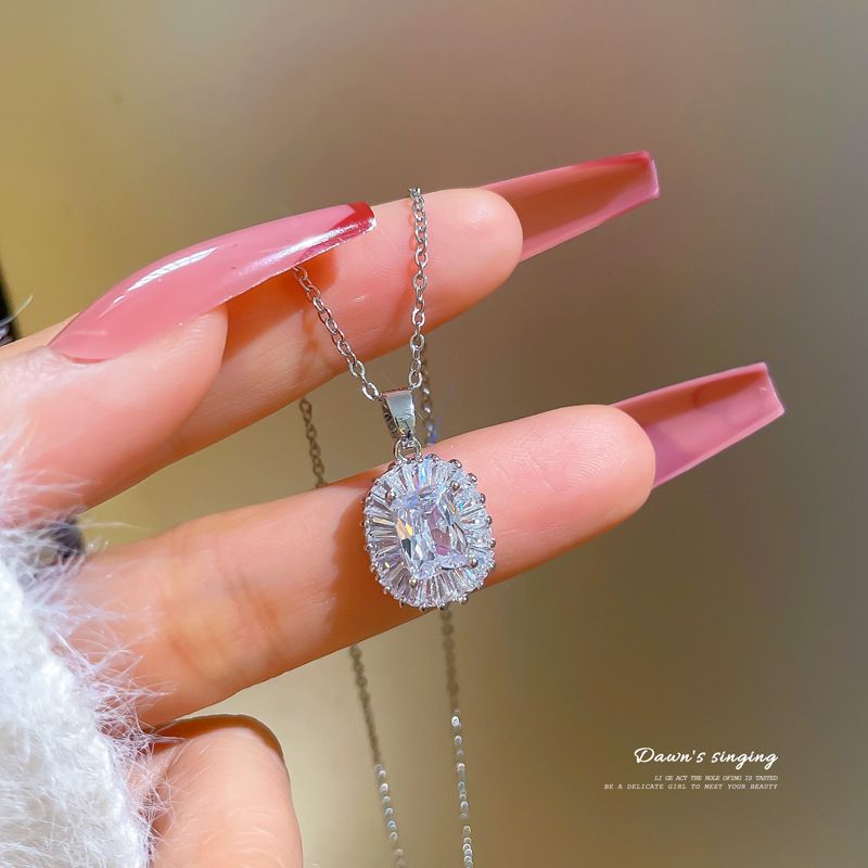 Sparkling Rectangle Zircon Pendant Necklace For Women, Full Micro Pave Zircon Halo Design Silver‑Tone Clavicle Chain, Minimalist Ins Fashion Jewelry Gift For Party Daily Dating Wear

