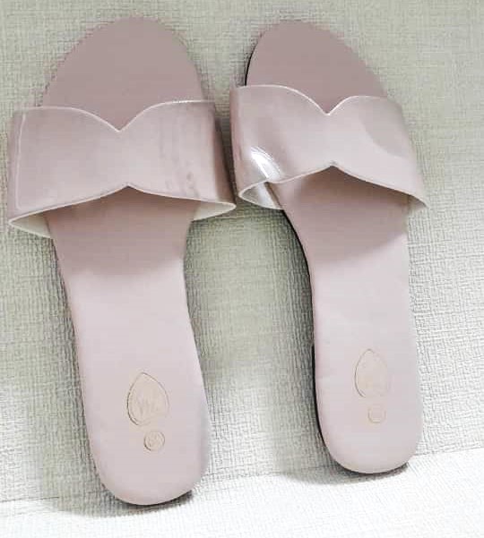 Ladies'flat slippers summer waterproof lightweight women sliders flat slippers
