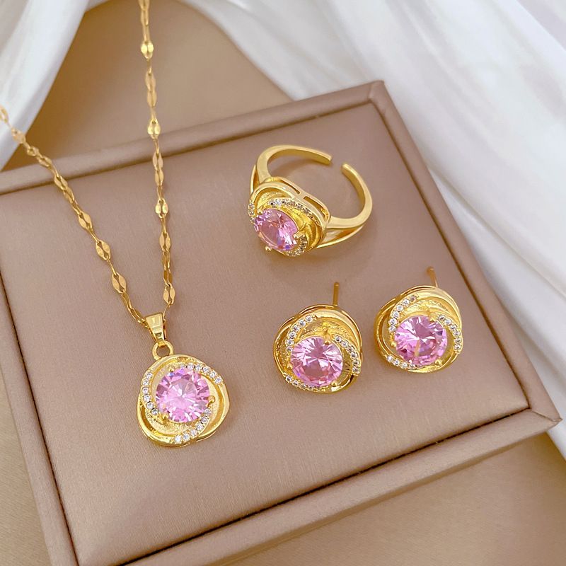 Titanium Steel Rotatable Pink Zircon Jewelry Set Full Pave Rhinestone Ring Necklace Earrings Complete Jewelry Kit Real Gold Electroplated Skin‑Friendly Luxury Fashion Accessory for Women Banquet Wedding Daily Gifting Bulk Supply
