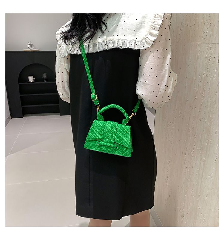 French portable personality casual simple single shoulder crossbody bag for women 2024 spring new fashion Korean version of small square bag WJ8576