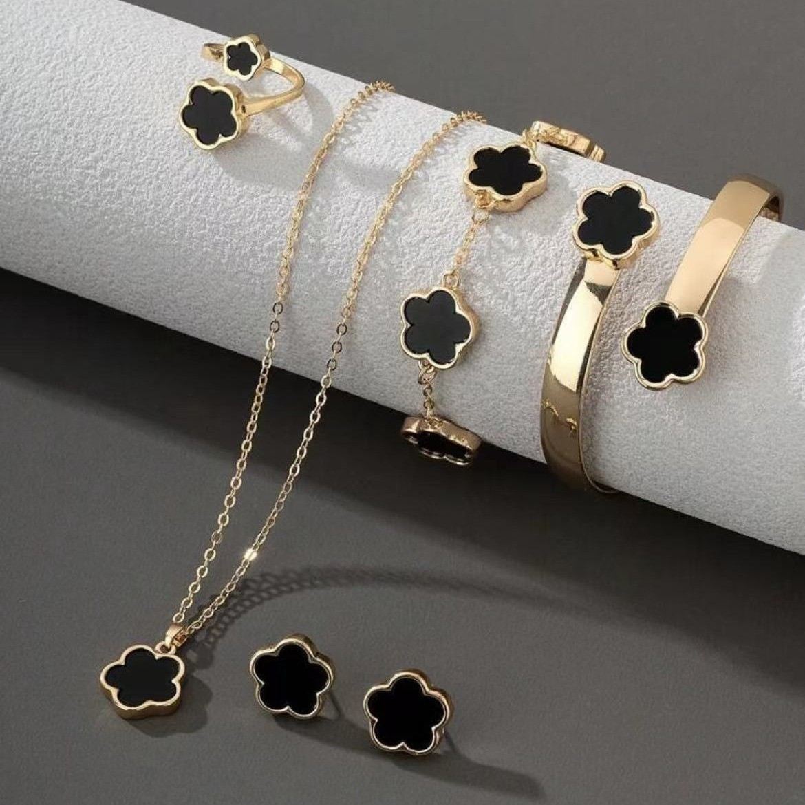 Women Shiny Lucky Flower Jewelry Set, Cute Five Leaf Clover Design Including Necklace, Ring, Stud Earrings, Acrylic Bracelet & Bangle, All-match Fashion Jewelry Accessories for Daily Party Gift