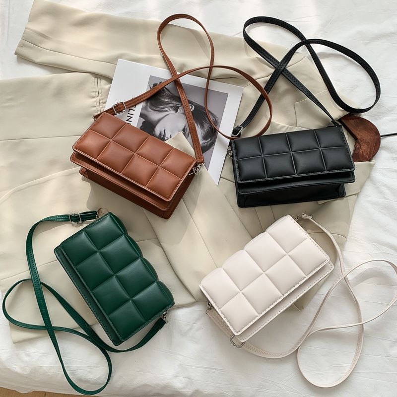 2024 Simple on the new women's bag street trend net red shoulder underarm bag crossbody casual small square bag 000
