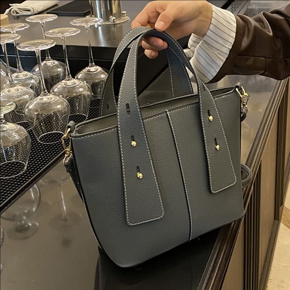 Miss DG 2025 new fashion texture bag casual trend large capacity shopping bag handbag