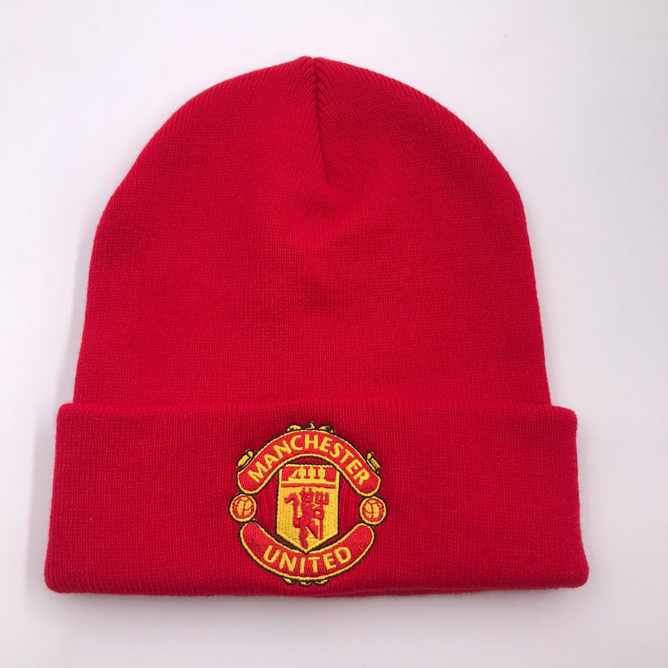 European And American Manchester United Fans Embroidered Knitted Woolen Cap Warm And Versatile C Ronaldo Fans Winter Hat Red one size