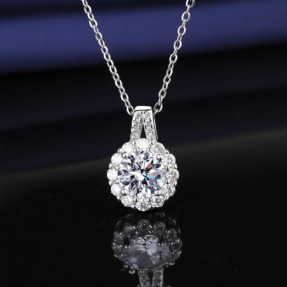 Two carat moissanite appearance fashionable princess square bag ladies zircon necklace