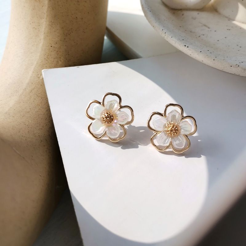 M902 Sweet Flower Stud Earrings Simple Hollow Stylish Silver Needle Stud Earrings Jewelry For Women Earrings