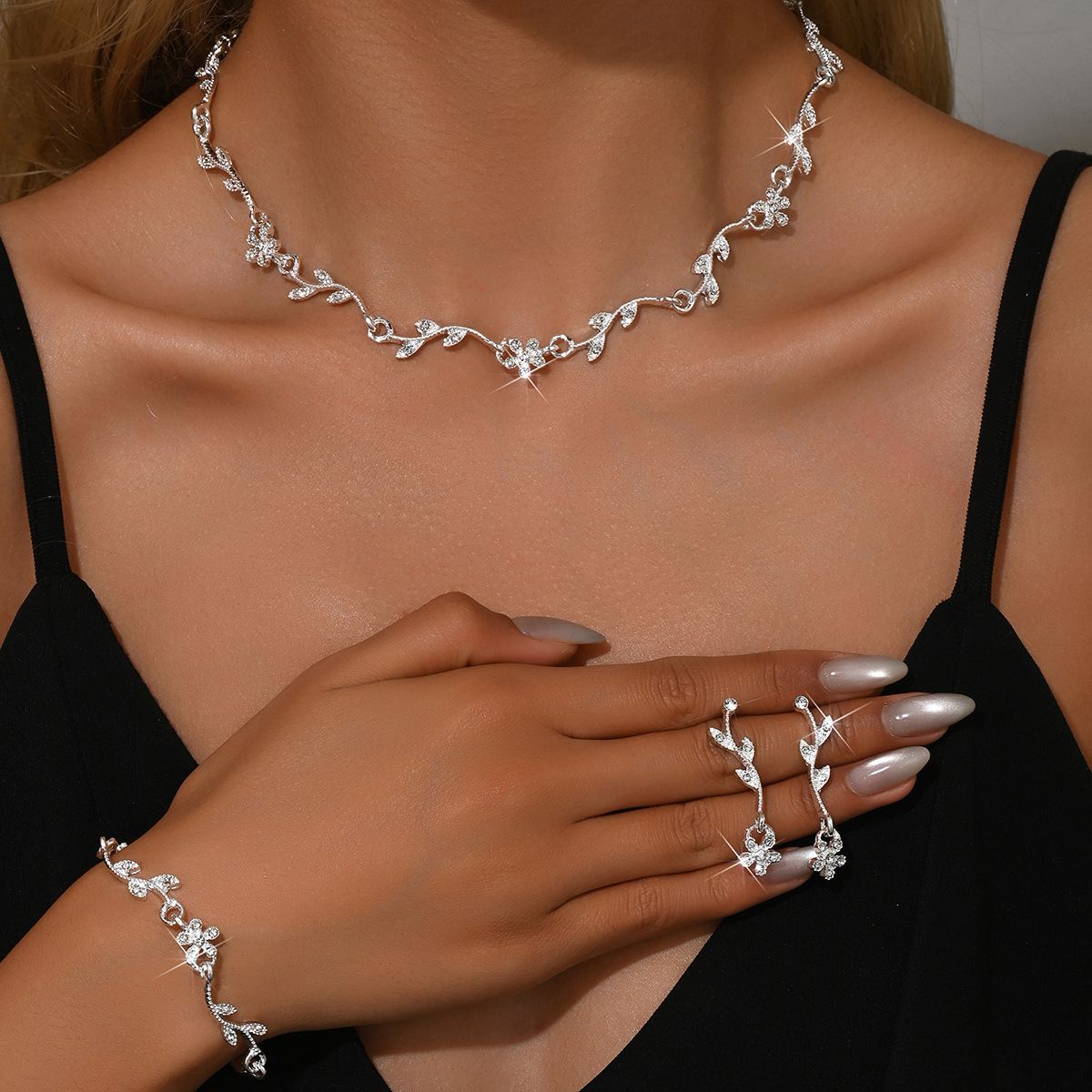 Elegant Twig Flower Clear Rhinestone 3Pcs Jewelry Set Necklace Dangle Earrings Bracelet Silver Gold Plated Vine Floral Crystal Choker Sparkling Daily Matching Accessory Luxury Minimalist Ornament For Wedding Banquet Prom Daily Casual Women Fashion Gift
