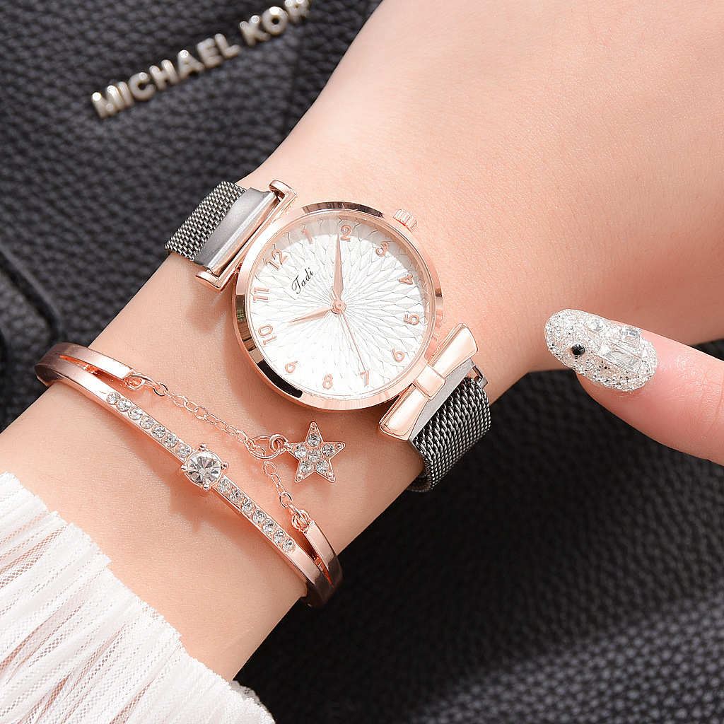 Fashion Ladies Quartz Watch + Star Bracelet Combination Package Arabic Numeral Scale Girls Jewelry Watch Girls Gift Quartz Watch