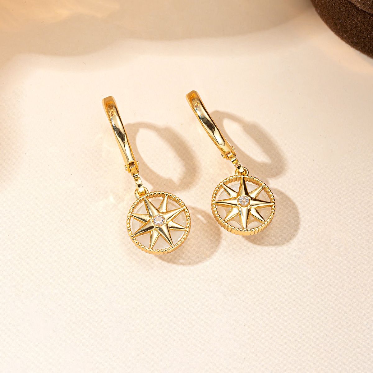 Gold Plated Octagram Compass Drop Hoop Earrings Natural White Shell Inlaid Round Dangle Earring Niche Minimalist Design Leverback Ear Buckle Elegant Women Temperament Jewelry Vintage Star Shape Accessory Ideal Birthday Holiday Gift Ornament For Daily Dating Party Formal Occasion Female Wearable Ear Decor
