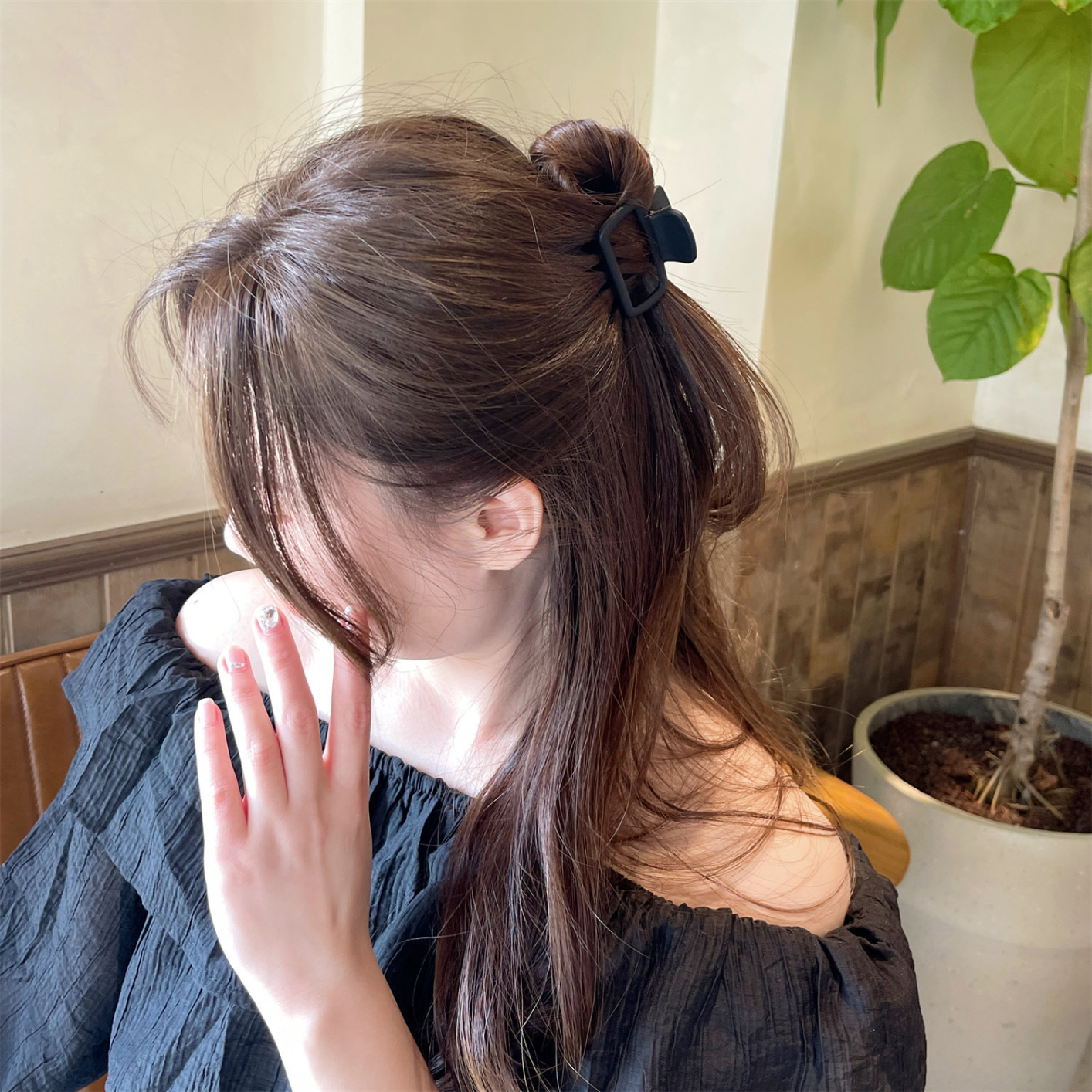 FJ1068 Women's Simple Square Small Grab Hair Clip Headpiece on the Back of the Head