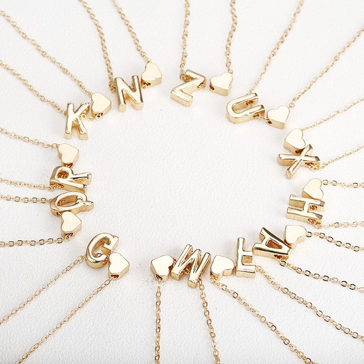 New simple peach heart-shaped letter necklace, elegant and versatile 26-letter original heart clavicle chain
