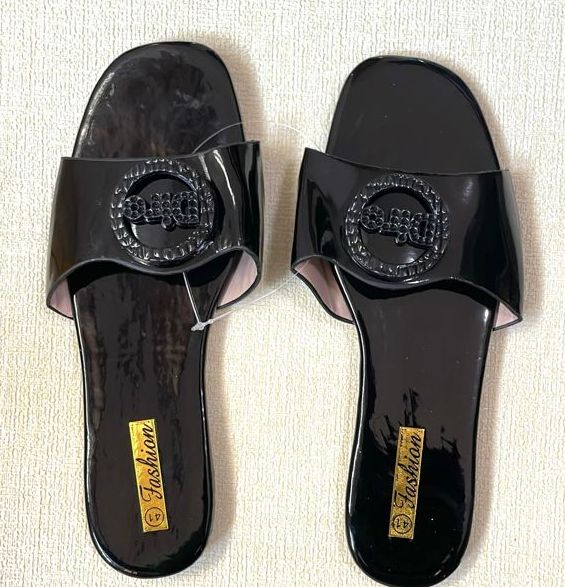 
Women's glossy design outdoor fashion trend, slip-on, light-weight flat Ladies sandals slippers - BLACK