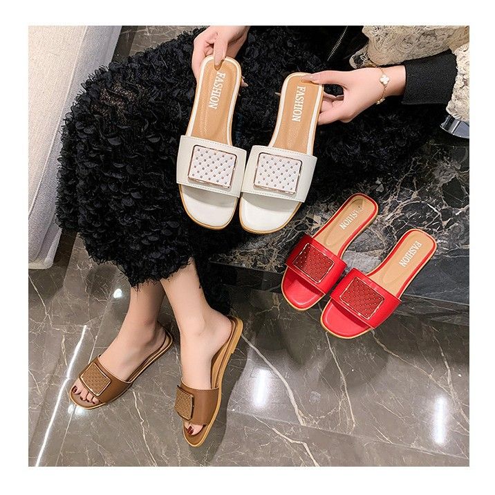 Summer 2025 new round toe square buckle commuter flat slippers, casual one-line beach slippers for women