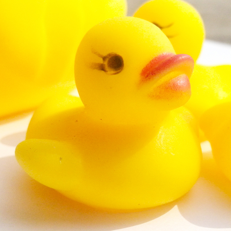 Bath Duck Toys 4 Pcs Rubber Duck Family Squeak & Float Ducks Baby Shower Toy for Toddlers Boys Girls 3 Months