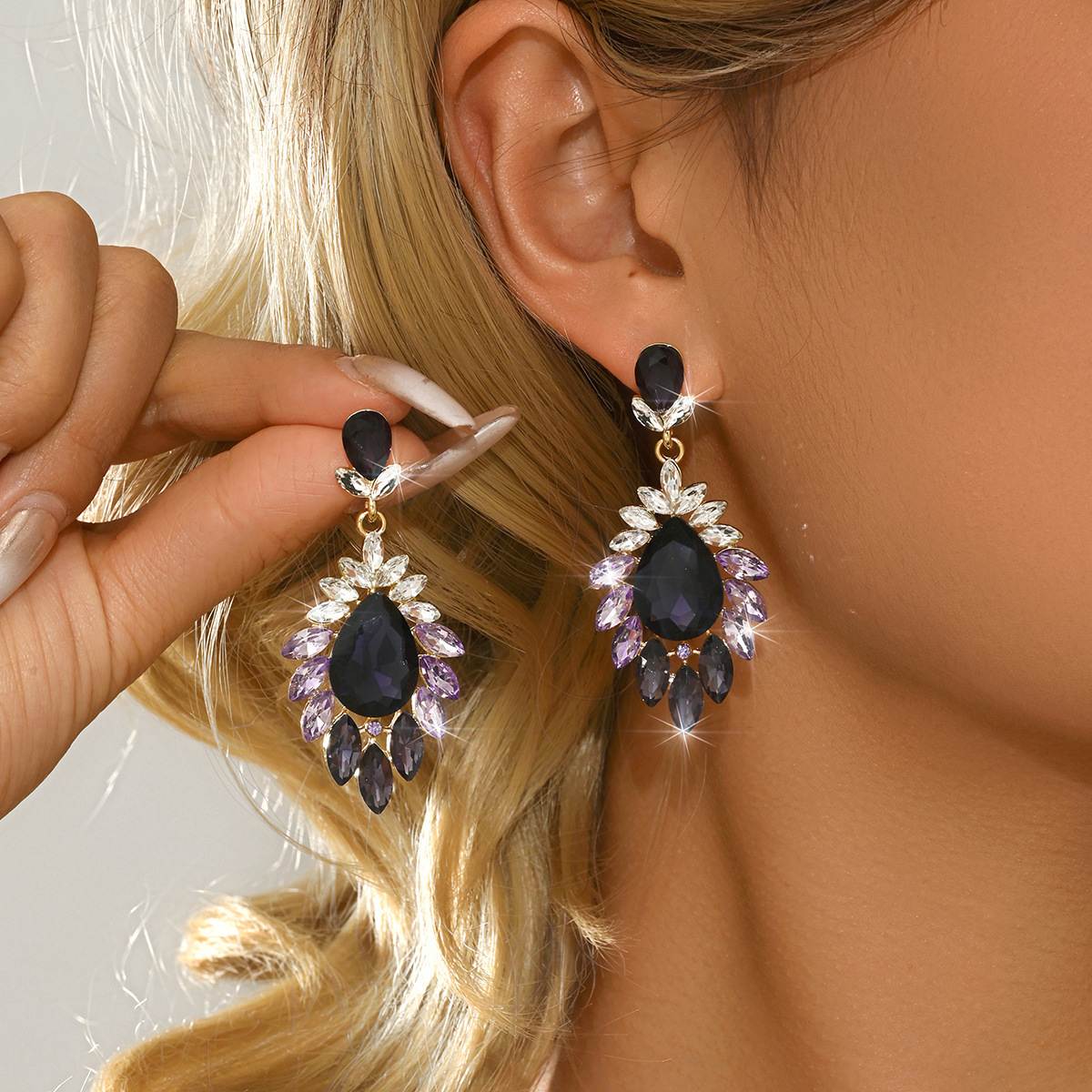 Heavy Craft Super Shiny Full Paved Color Rhinestone Floral Dangle Earrings Retro Luxury Exaggerated Teardrop Crystal Drop Earrings Gold Alloy Elegant Statement Ear Jewelry Glamorous Large Pendant Earrings For Women Wedding Banquet Evening Party Formal Dress Fashion Gift
