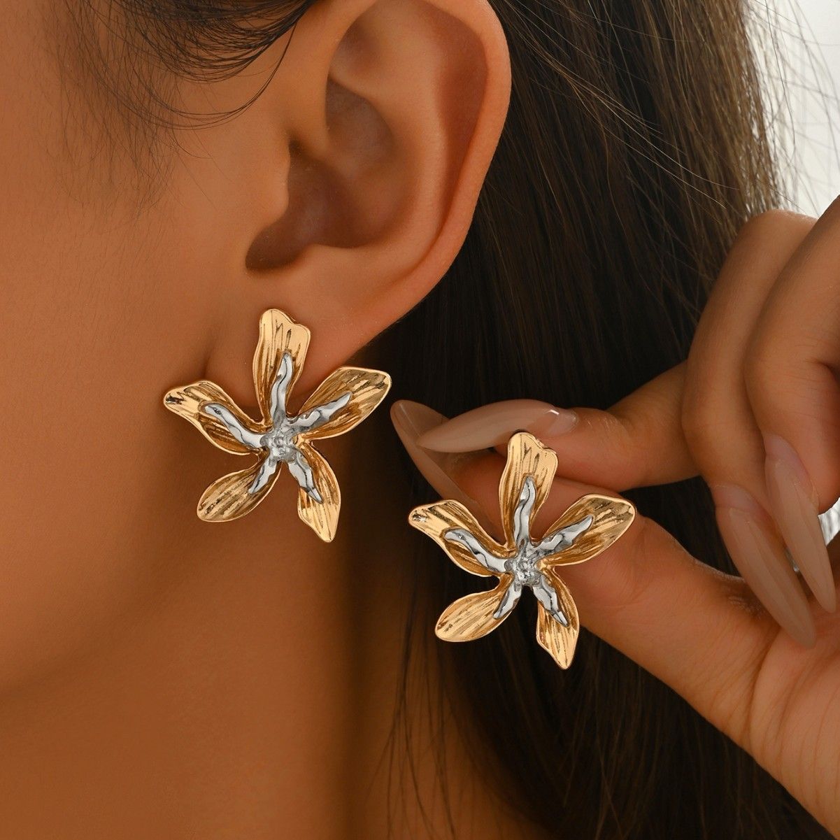 Two-Tone Gold & Silver Flower Stud Earrings, 3.2cm Textured Petal Floral Earrings, Elegant Statement Jewelry for Women, Lightweight Casual & Party Wear
