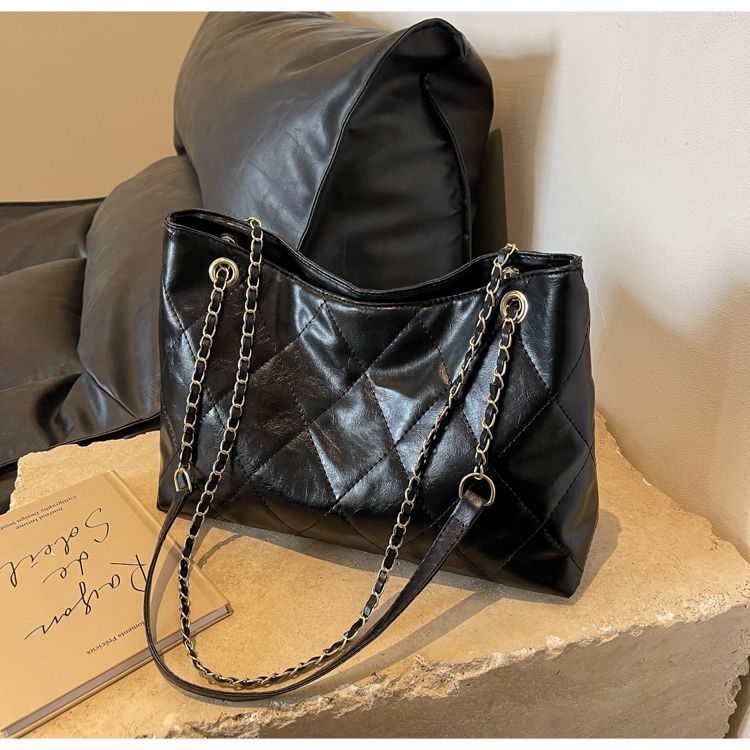 Chic Quilted Shoulder Bag for Women, Large Capacity Crossbody Bag Versatile Handbag Wander Bag
