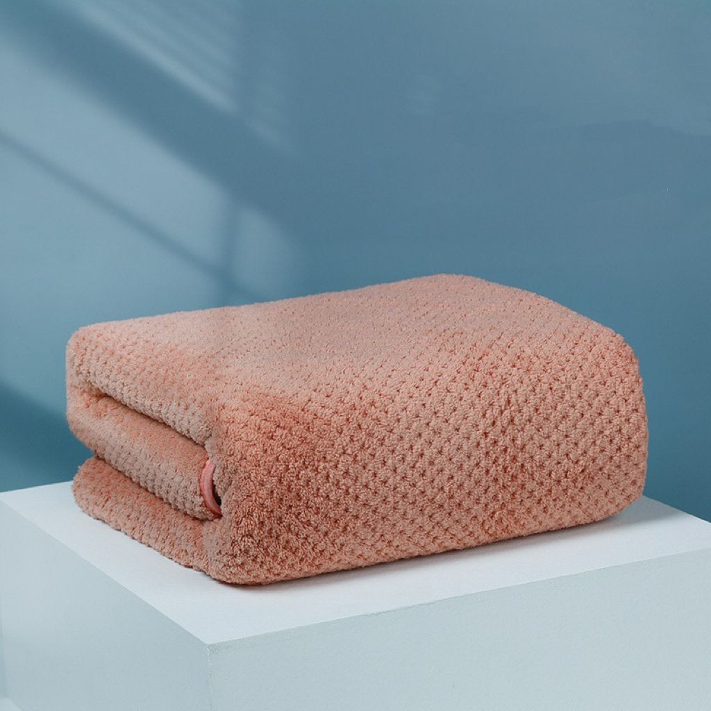 Coral fleece bath towel, large bath towel in teak wood color, thick beach towel, highly absorbent, for home use, adult bath towel